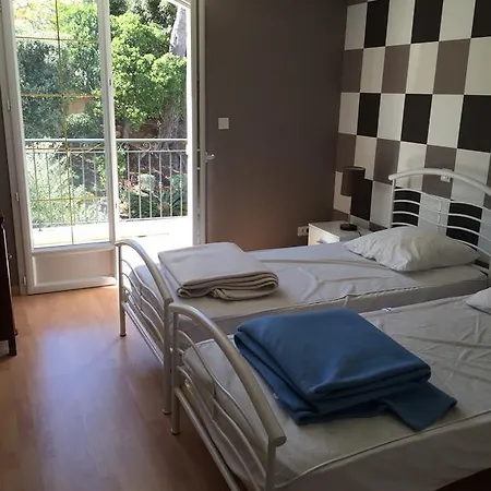 Belle à Raphaël Dans Clos Privé