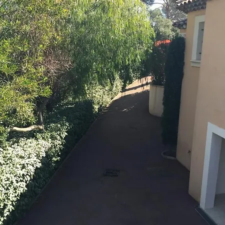 Belle A Raphael Dans Clos Prive * Saint-Raphaël