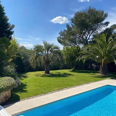 Vila Belle Dans Clos Prive - Raphael Boulouris
