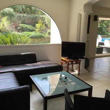 Belle à Raphaël Dans Clos Privé *