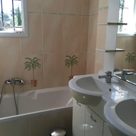 Belle à Raphaël Dans Clos Privé Saint-Raphaël