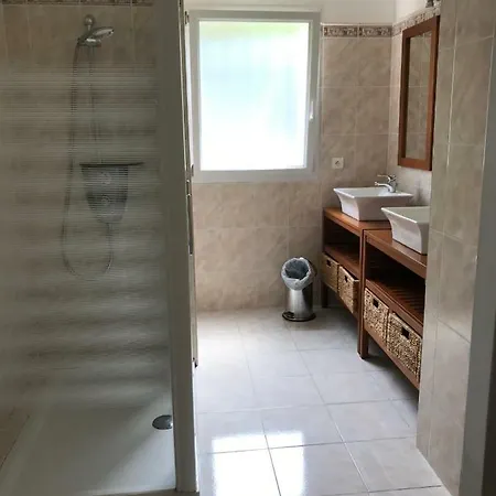 Belle à Raphaël Dans Clos Privé *