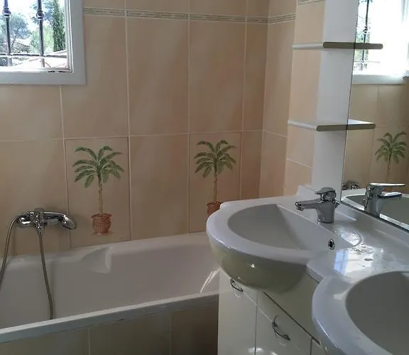 Belle à Raphaël Dans Clos Privé Saint-Raphaël