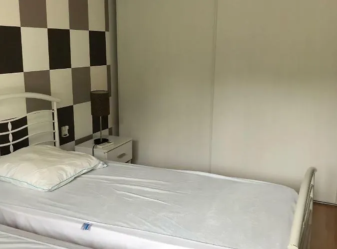 Belle à Raphaël Dans Clos Privé *